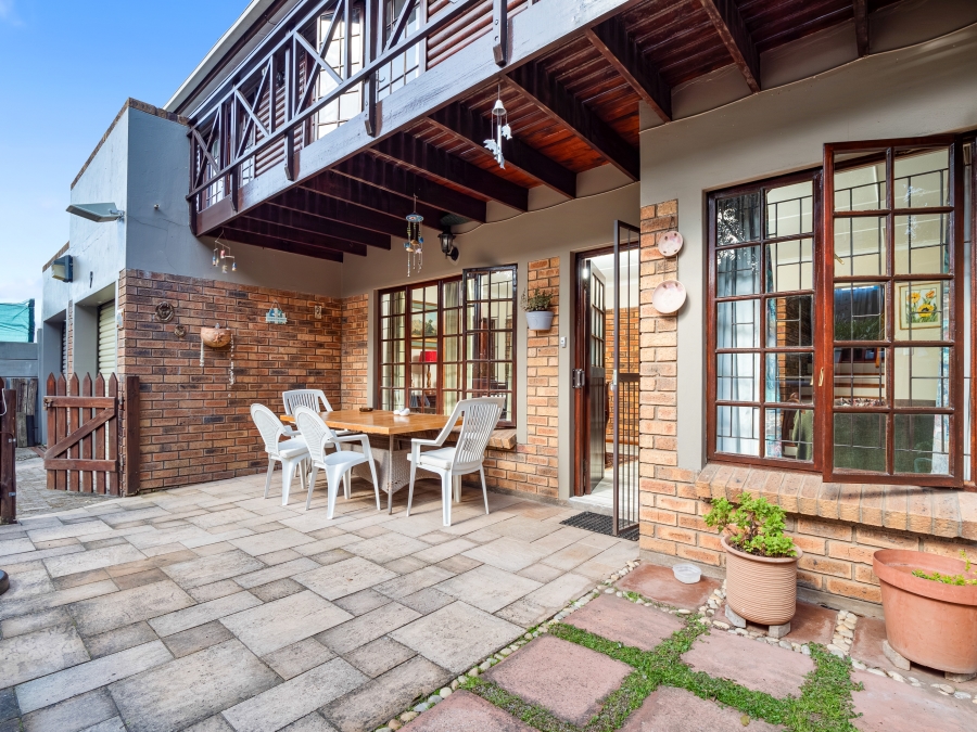 4 Bedroom Property for Sale in Groenvallei Western Cape